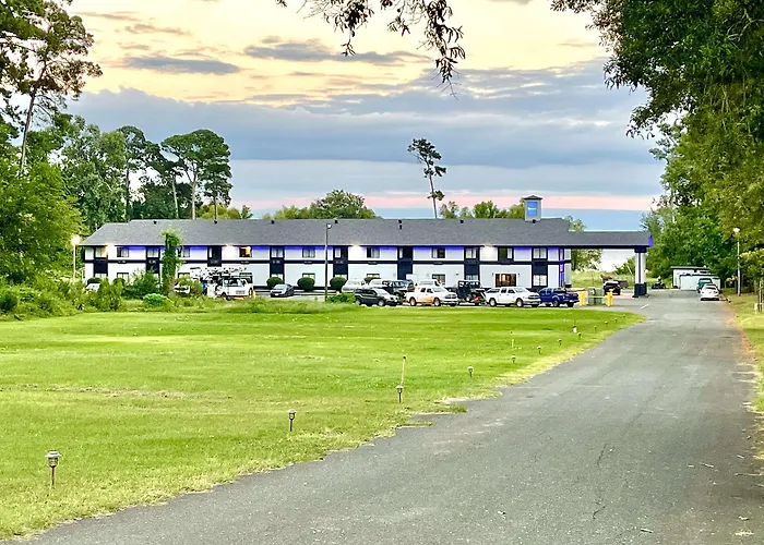Rodeway Inn & Suites