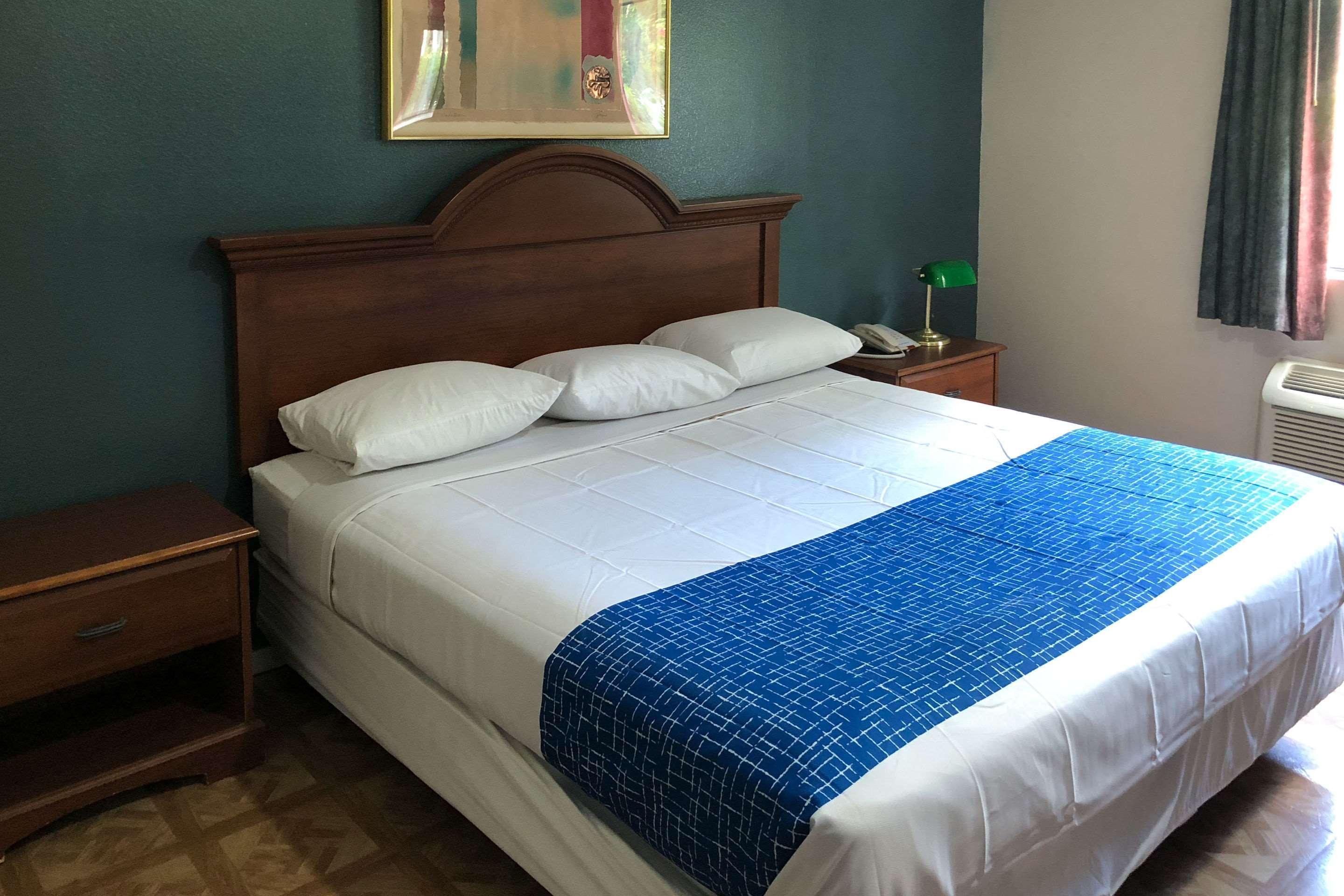 Rodeway & Hotel
